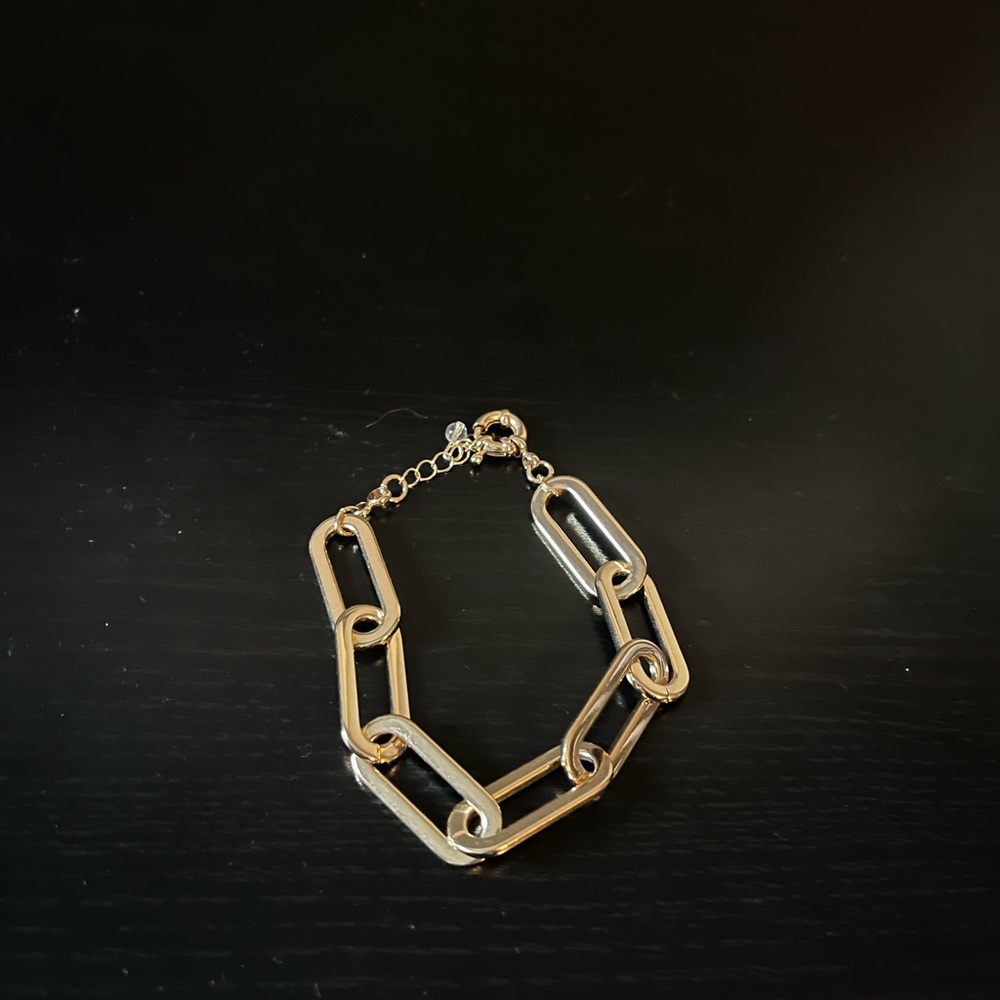 Elegant Gold Chain Bracelet